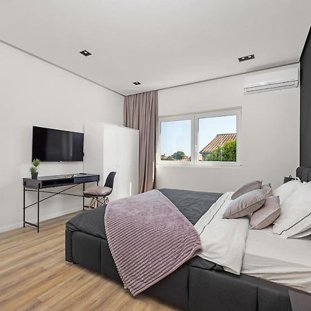 Villa Aida - 4 Bedroom Luxury Villa With Large Private Pool 4K Projector And Jacuzzi Pula Exterior foto